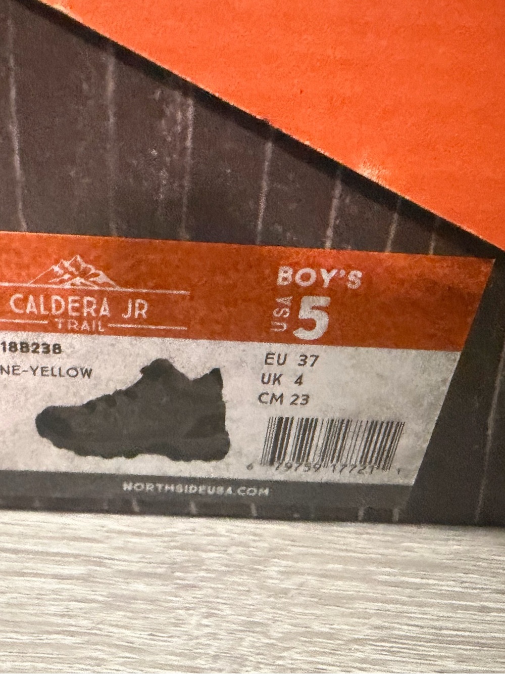 New NIB Boy’s sz 5 37EU Northside Caldera Jr
Trail Stone yellow hiking boots - Picture 7 of 7